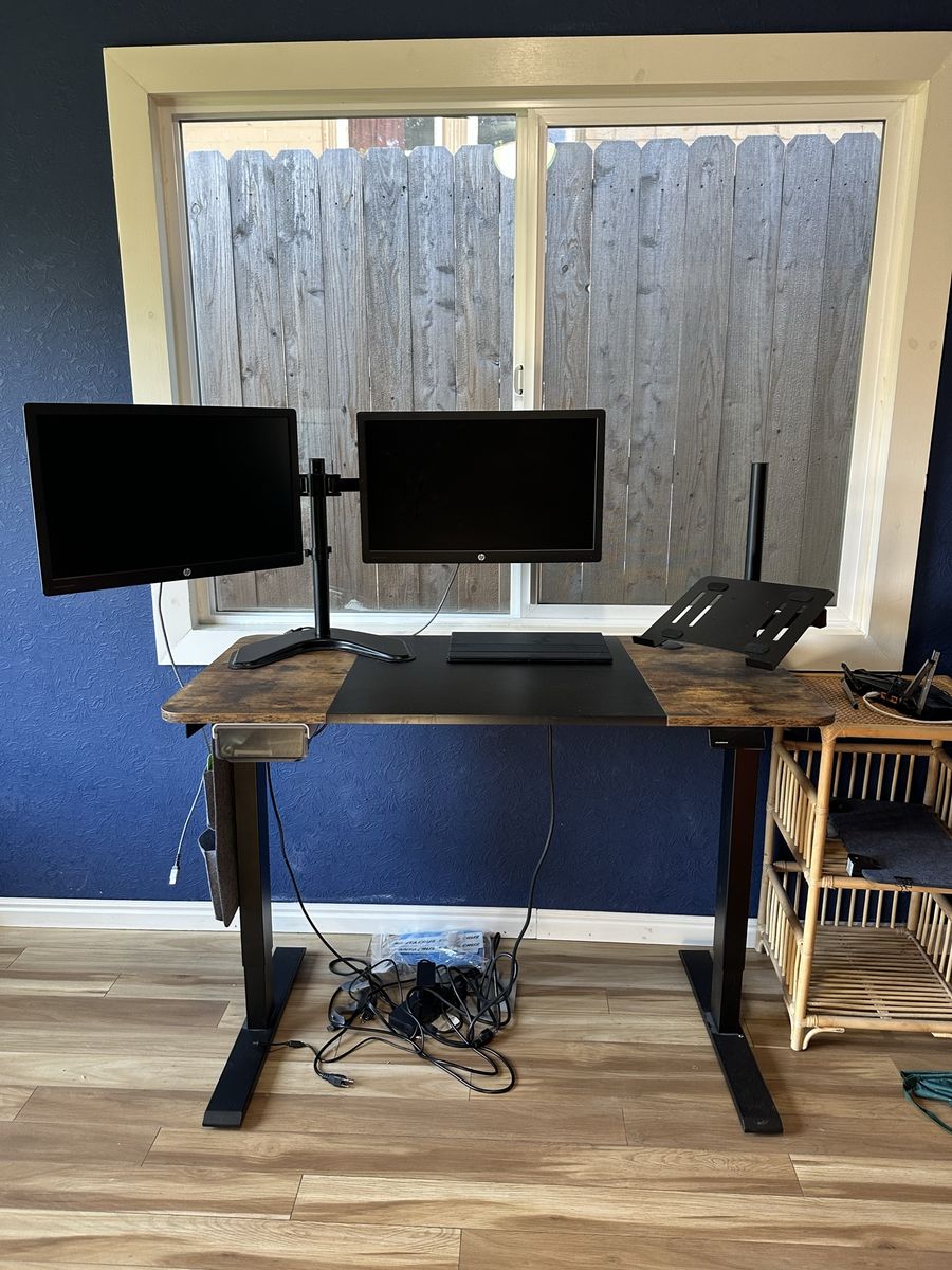 HP EliteDisplay E232 23-inch Monitor Dual Monitor Setup with Monitor Mount