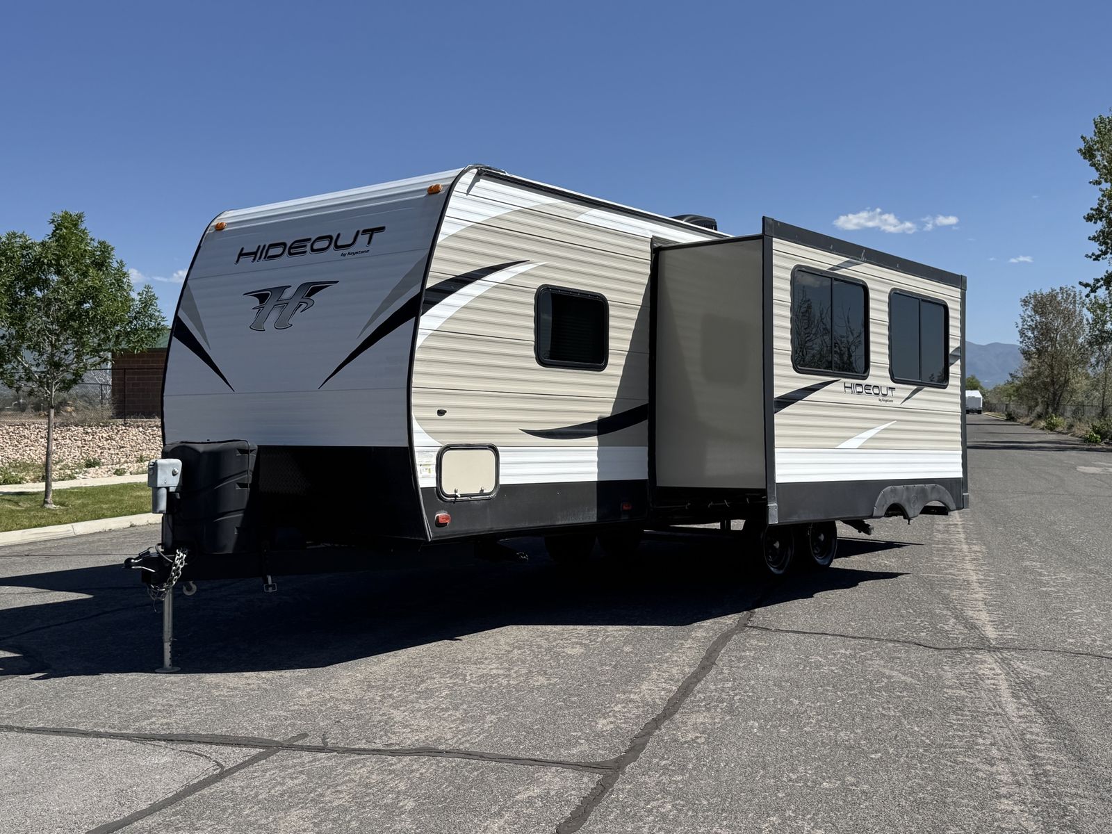 2019 keystone hideout 26LHSWE