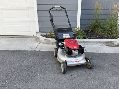 HONDA HRR216 SELF PROPELLED LAWN MOWER