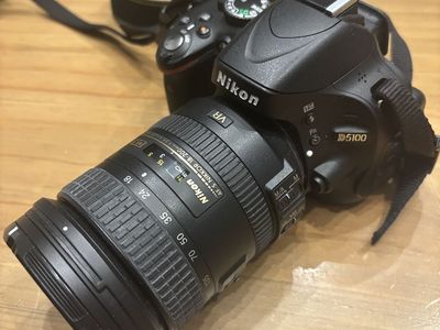 Nikon D5100 + Nikkor 18-200mm
