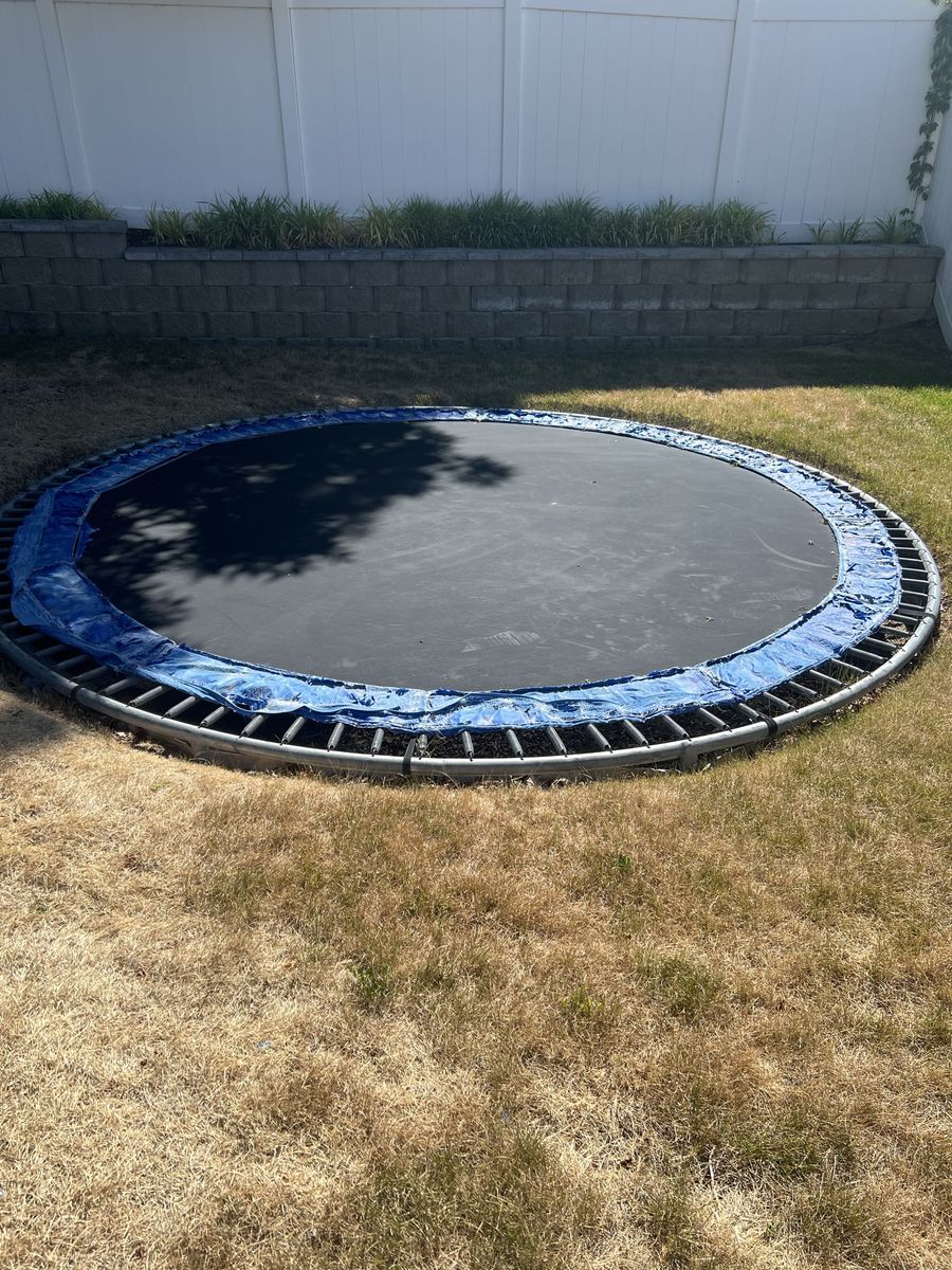 14’ Trampoline