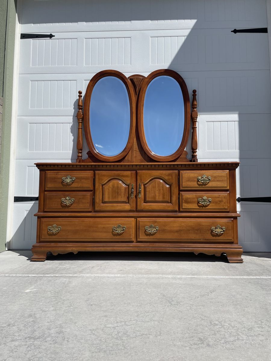 Vintage Solid Wood Double Dresser with Oval Mirrors - Traditional Style, Ample Storage