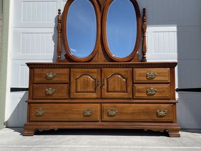 Vintage Solid Wood Double Dresser with Oval Mirrors - Traditional Style, Ample Storage