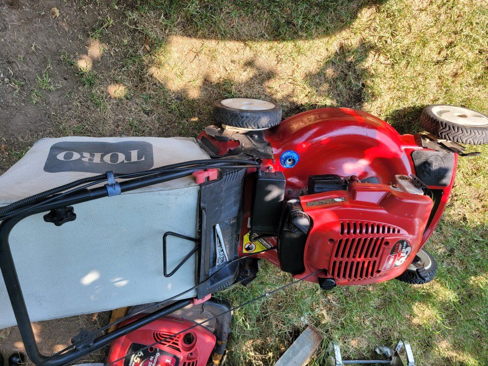 Toro Recycler 22" 6.5 HP Self-Propelled Gas Lawn Mower with Bagger
