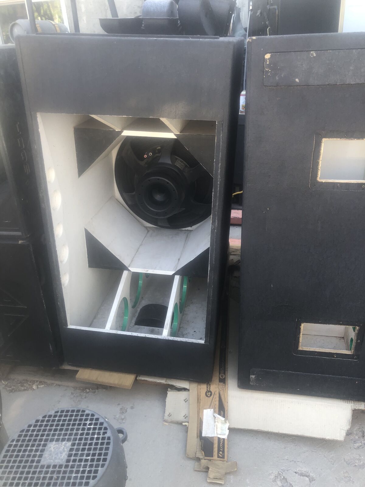 INCREDIBLY LOUD 21" SUBWOOFERS