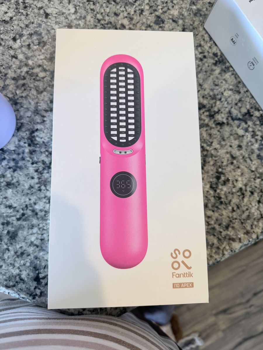 Cordless brush straightener
