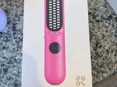 Cordless brush straightener