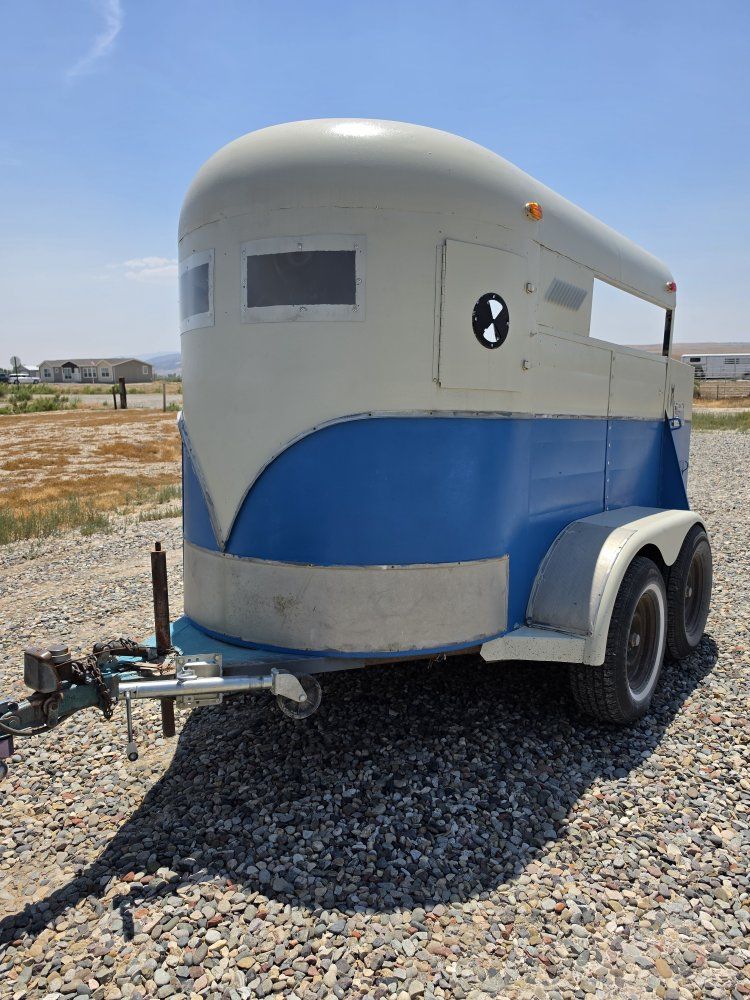 2 horse trailer - new floors!