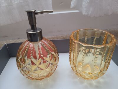 NEW beautiful glass soap pump +cup