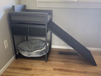 Pet Window Seat with Retractable Ramp