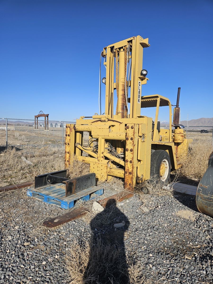 Commercial fork lift,  clark