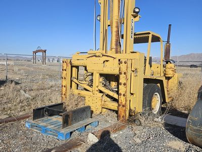 Commercial fork lift, clark