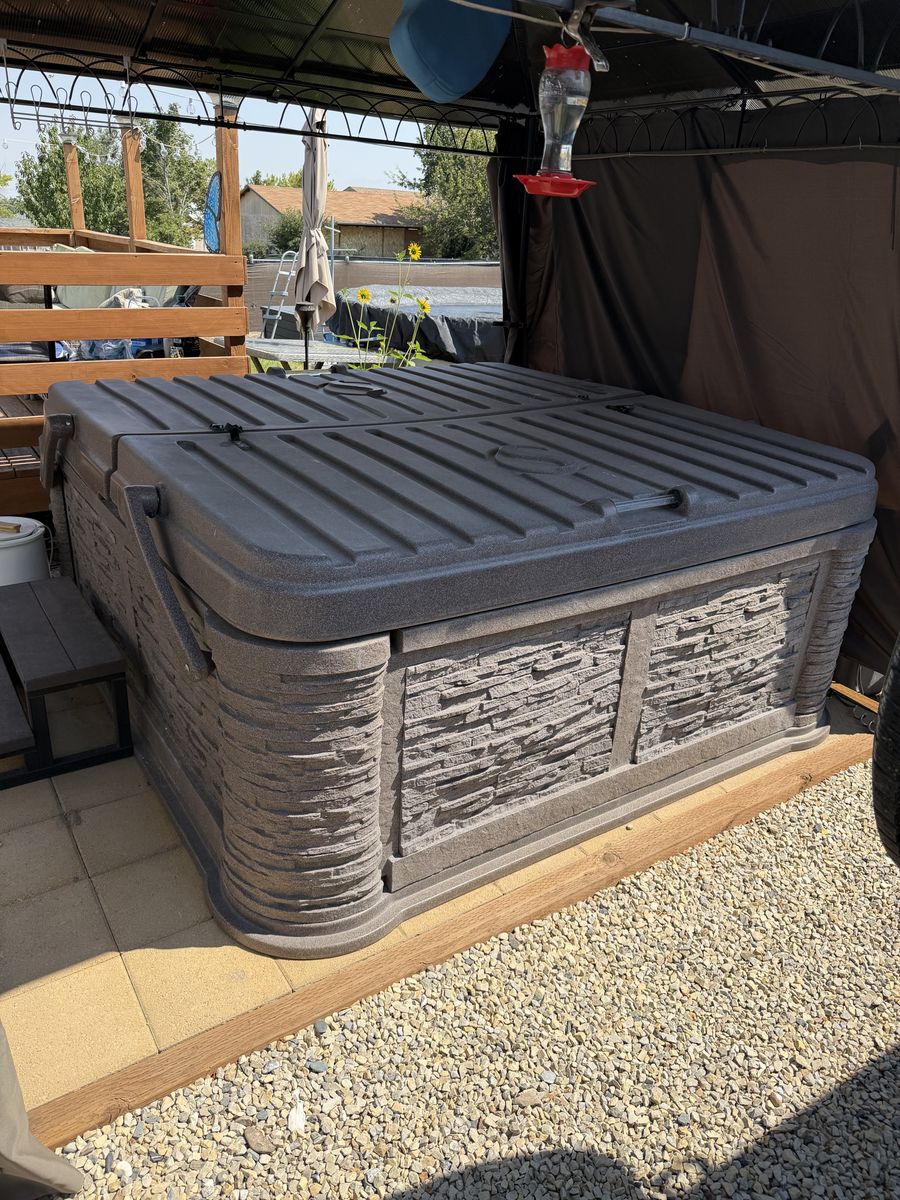 Hot tub for sale