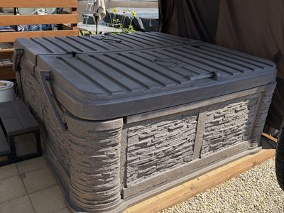 Hot tub for sale