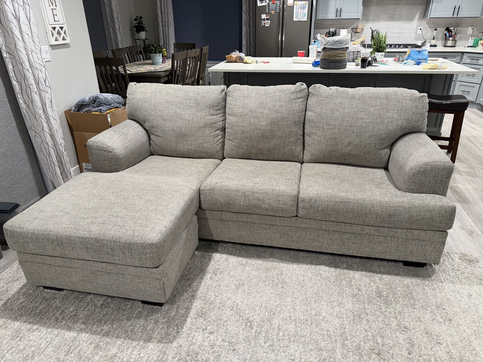 Cozy Light Gray Chaise Sectional Sofa - Excellent Condition, Comfortable Fabric Upholstery