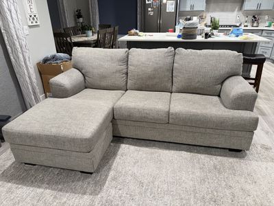 Cozy Light Gray Chaise Sectional Sofa - Excellent Condition, Comfortable Fabric Upholstery