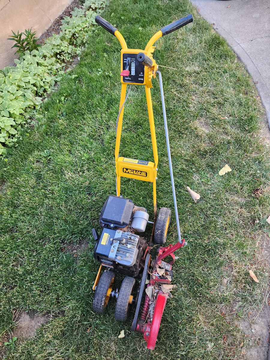McLane Gas Lawn Edger - Runs Great - Needs Small Repair