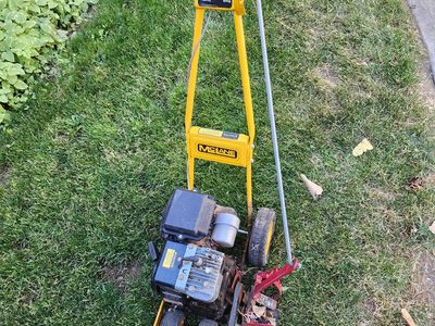 McLane Gas Lawn Edger - Runs Great - Needs Small Repair