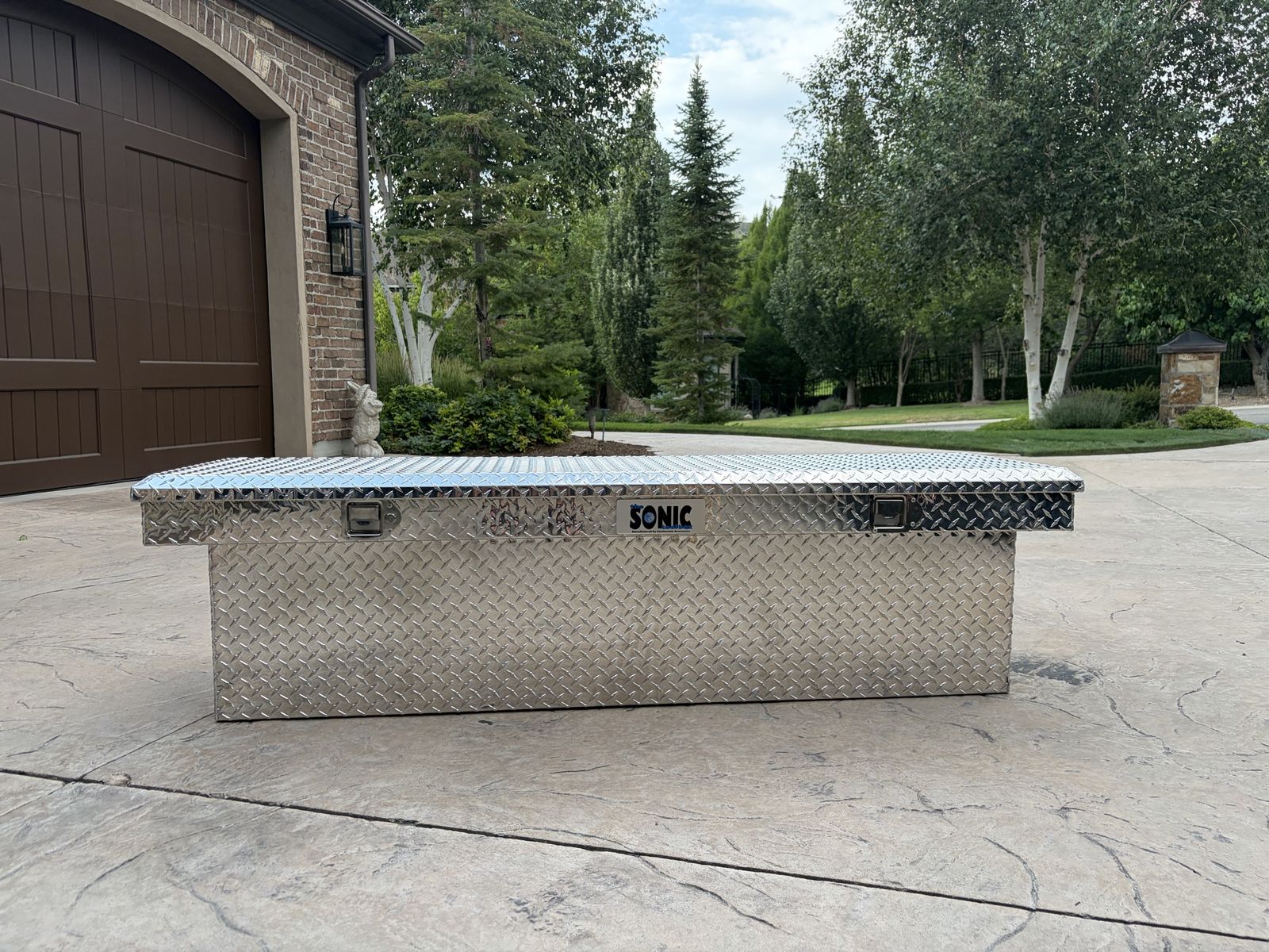 Truck tool box