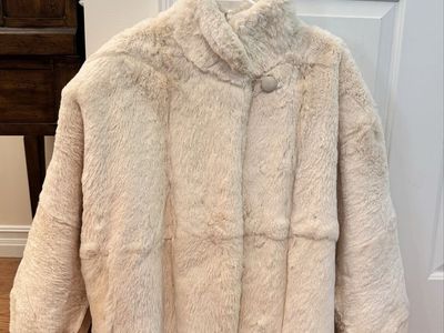 Beautiful Faux fur Cream Coat
