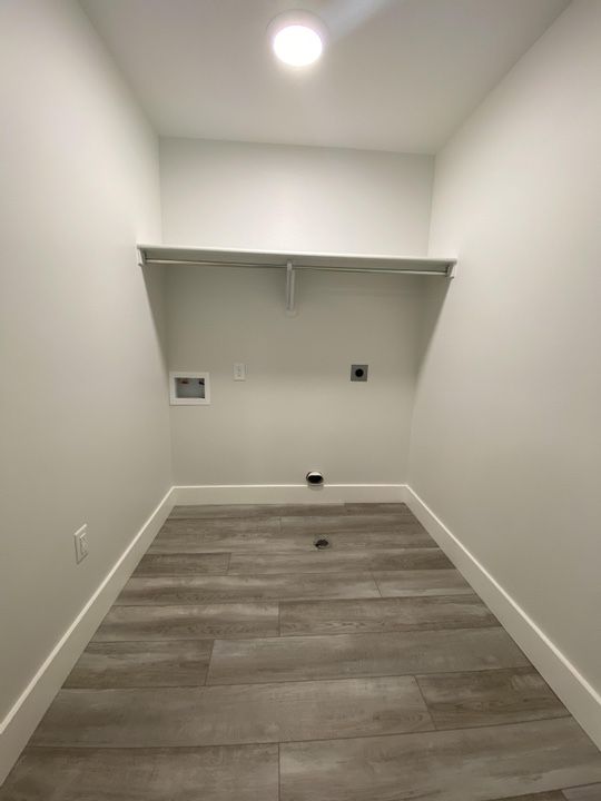 Main image 6