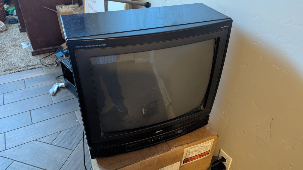 19" Color CRT TV - Zenith Sentry 2 - SJ7265BG - from 1991