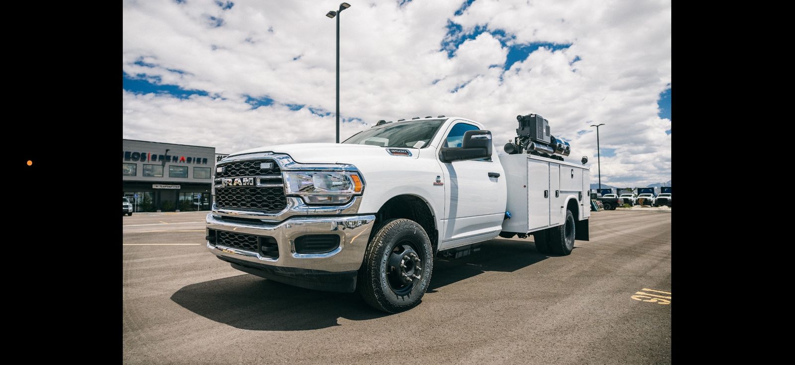 (NEW) Tire Truck Ram 3500 Cummins 4x4