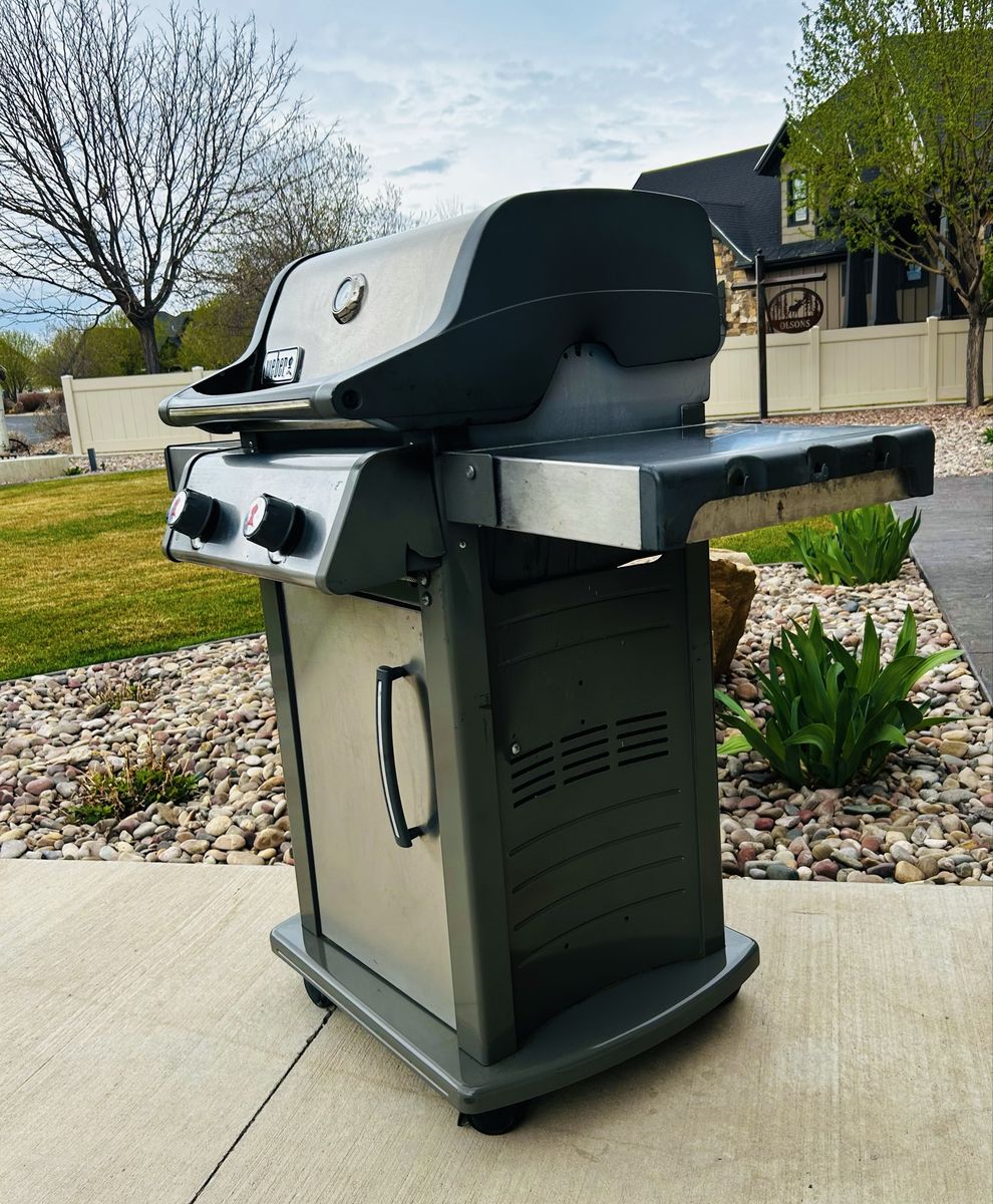 WEBER SPIRIT- 2 burner grill Natural Gas