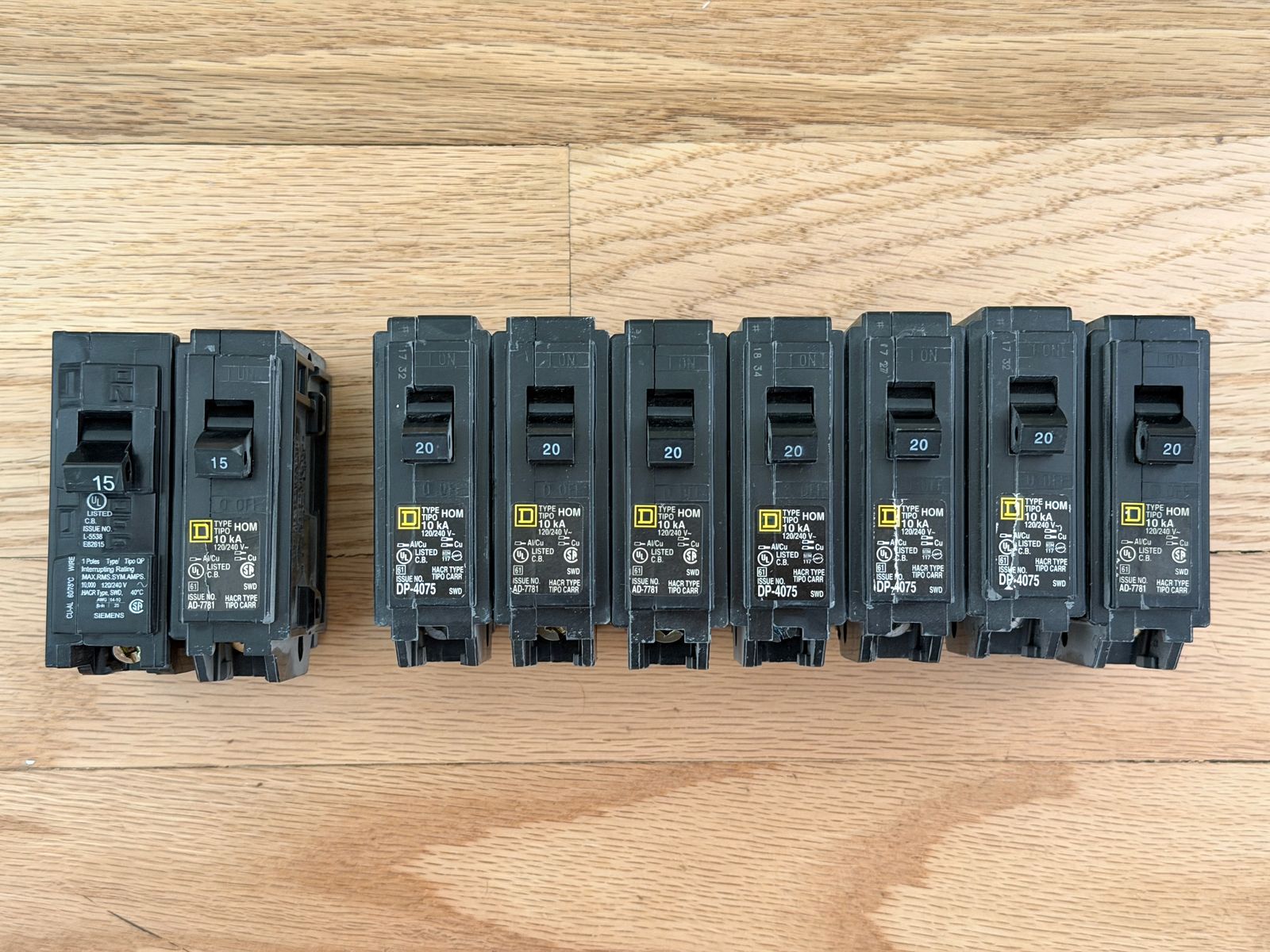 Lot of 9 Circuit Breakers - Square D Homeline & Siemens 15 amp & 20 amp Single Pole
