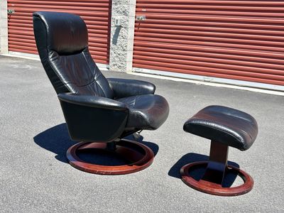 Beautiful Leather reclining swivel armchair with ottoman. Ekornes Stressless’ brand IMG of Denmark over 2k new