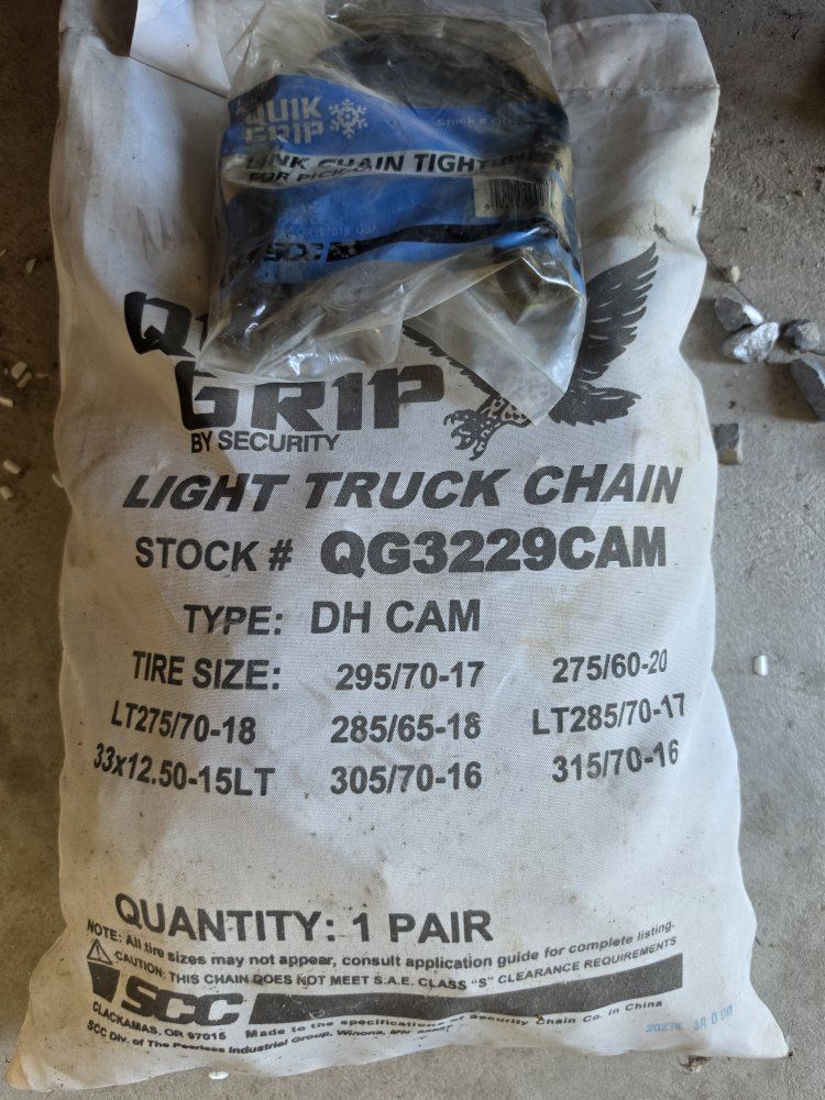 New Quik Grip Light Truck Tire Chains QG3229CAM Pair with Tighteners