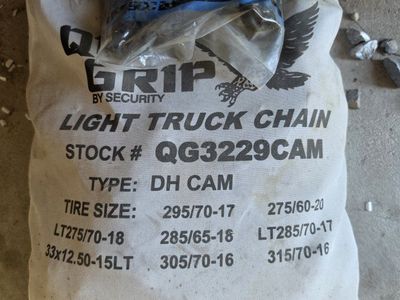 New Quik Grip Light Truck Tire Chains QG3229CAM Pair with Tighteners