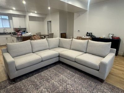 Interior Define Sloan 3-Piece Sectional – Excellent Condition
