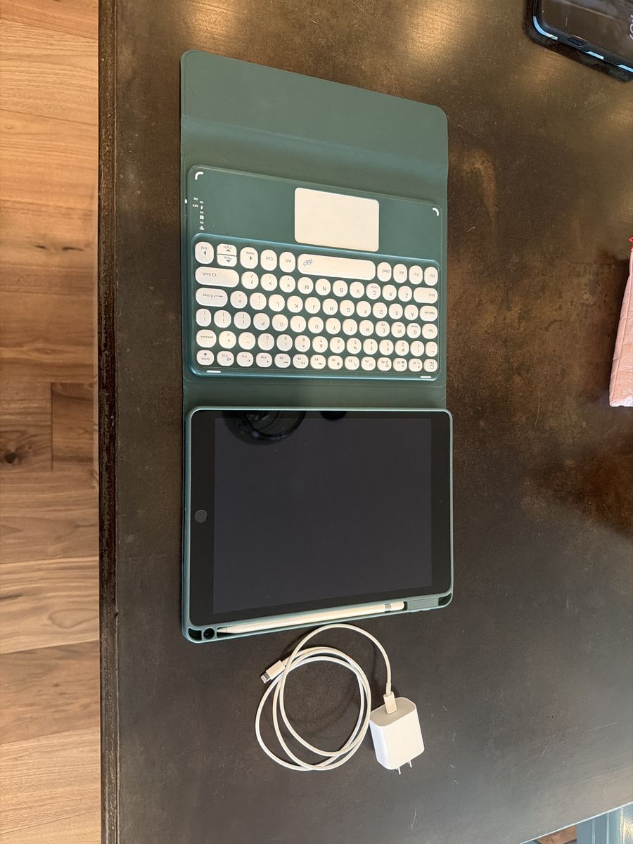 Apple iPad (9th Gen, 256 GB, Unlocked, Cellular) with Keyboard Case, and Apple Pencil