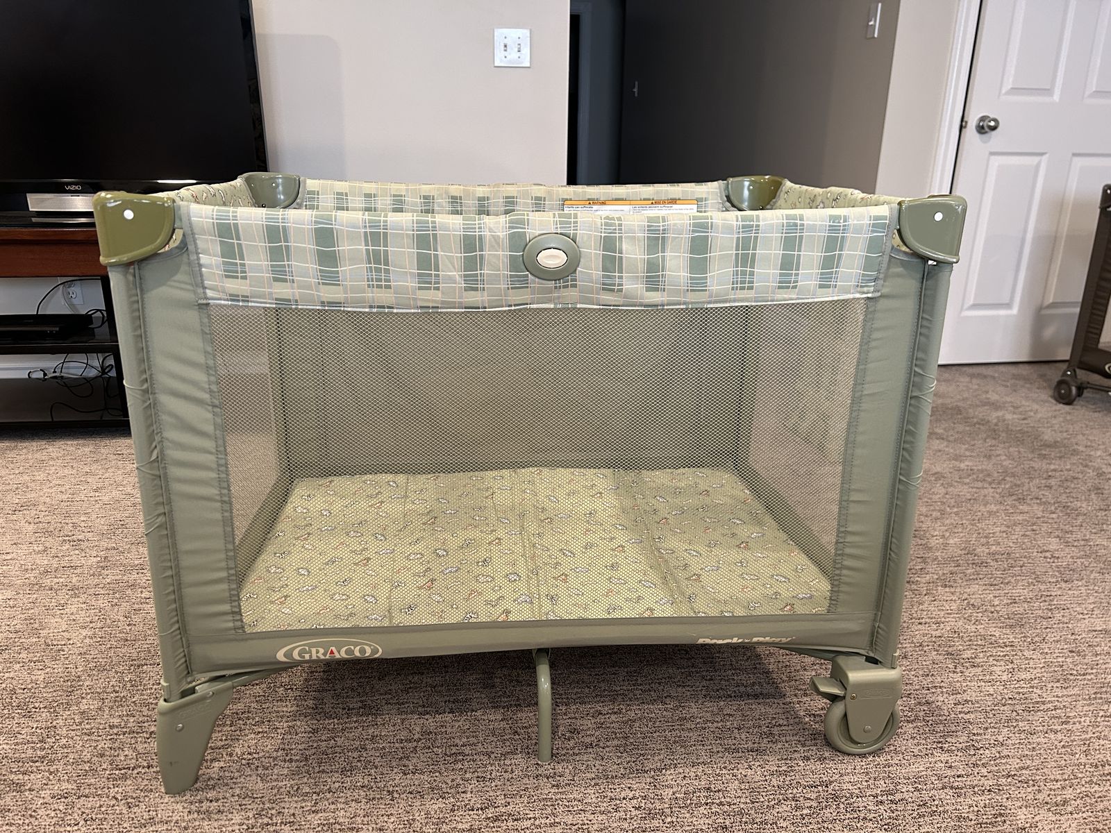 Pack n Play - Graco