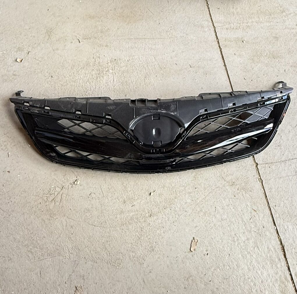 New 11-13 Toyota Corolla Grille