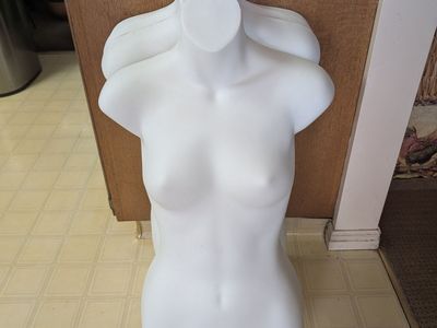 Hanging woman Manikins