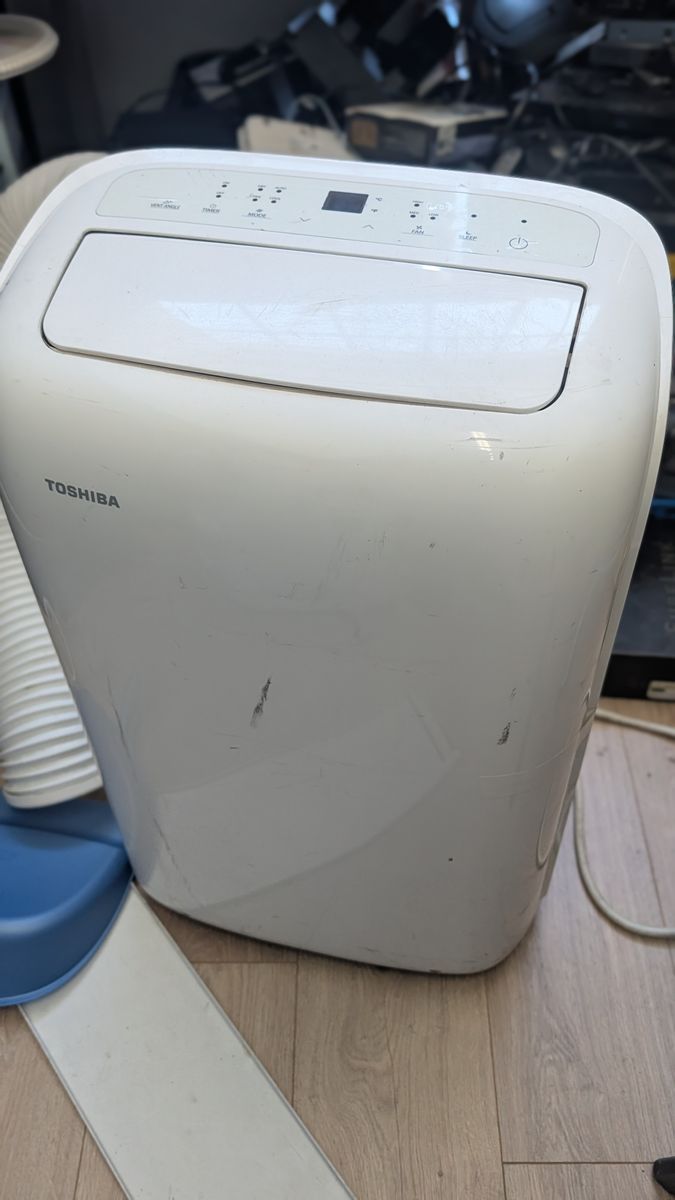 Toshiba Mobile Type Air Conditioner RAC-PD0811CRU