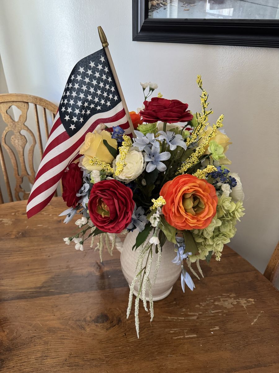 Beautiful Faux Flower Arrangement 21” T 16” W Roses Hydrangeas