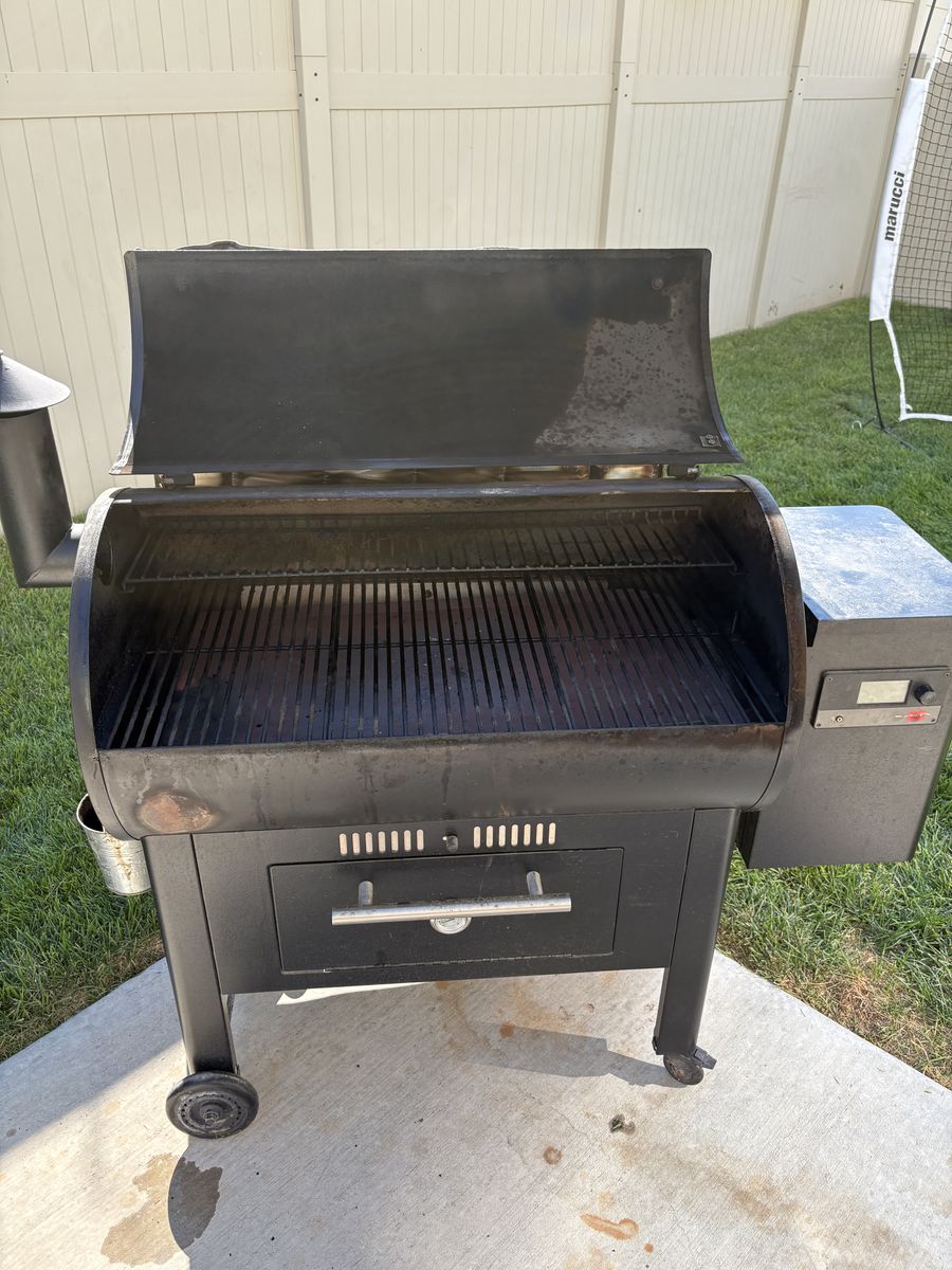 Traeger Century 885 WiFIRE Pellet Grill + Cover + Insulation Blanket