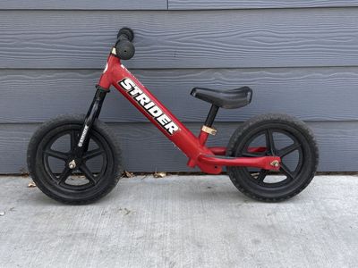 Strider 12 Classic Bike, Red - No Pedal Balance Bicycle for Kids.
