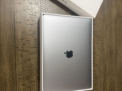 MacBook Air 2020 M1 (8GB RAM / 256GB SSD)