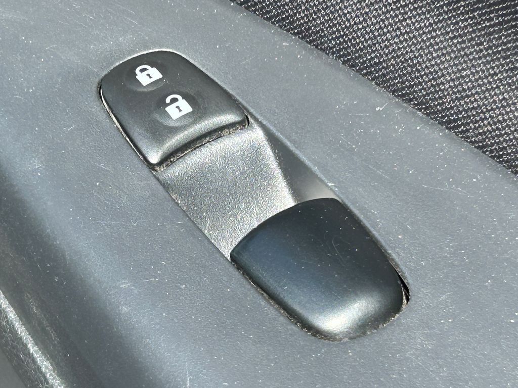 Main image 33