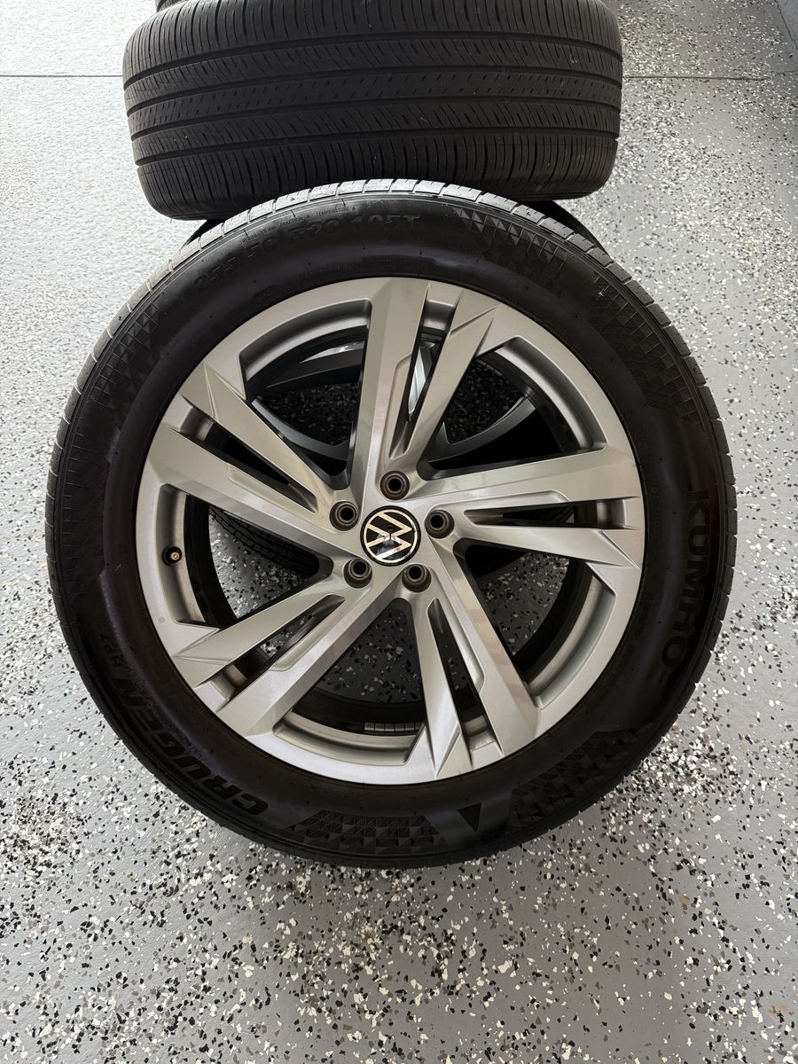 OEM VW Volkswagen Atlas Wheels & Tires 255/50R20