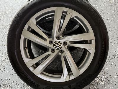 OEM VW Volkswagen Atlas Wheels & Tires 255/50R20