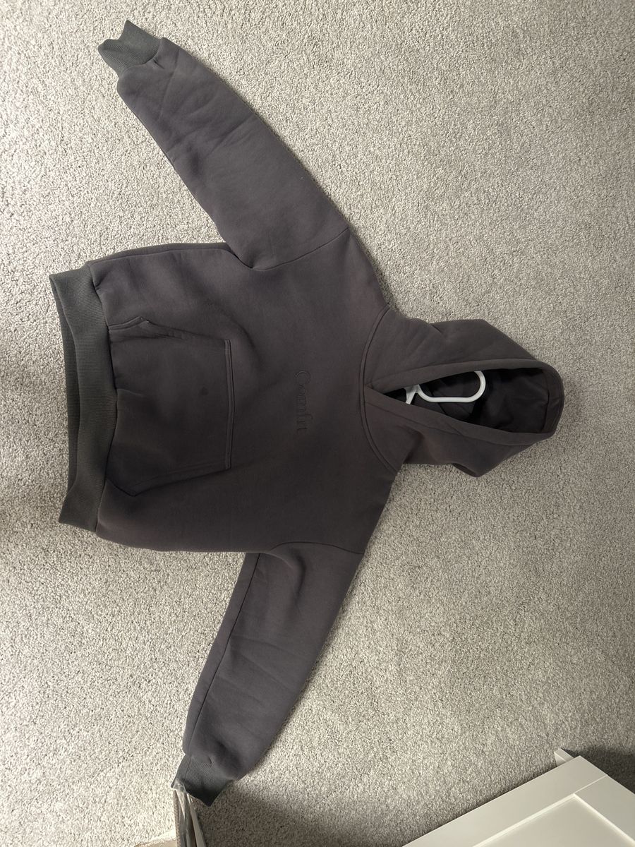 Comfrt sweatshirt- youth medium