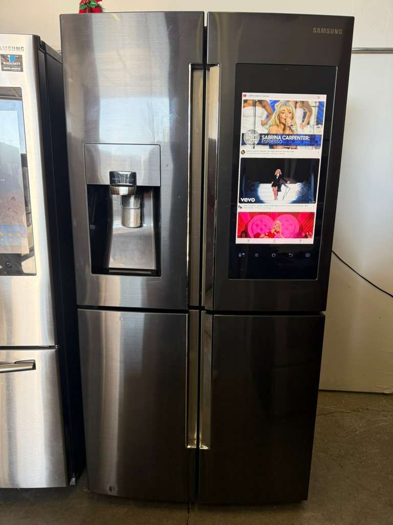 Samsung 28 cu. ft. 4-Door French Door Fridge with Family Hub - Black Stainless Steel