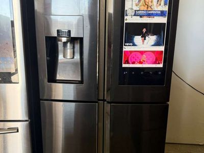 Samsung 28 cu. ft. 4-Door French Door Fridge with Family Hub - Black Stainless Steel