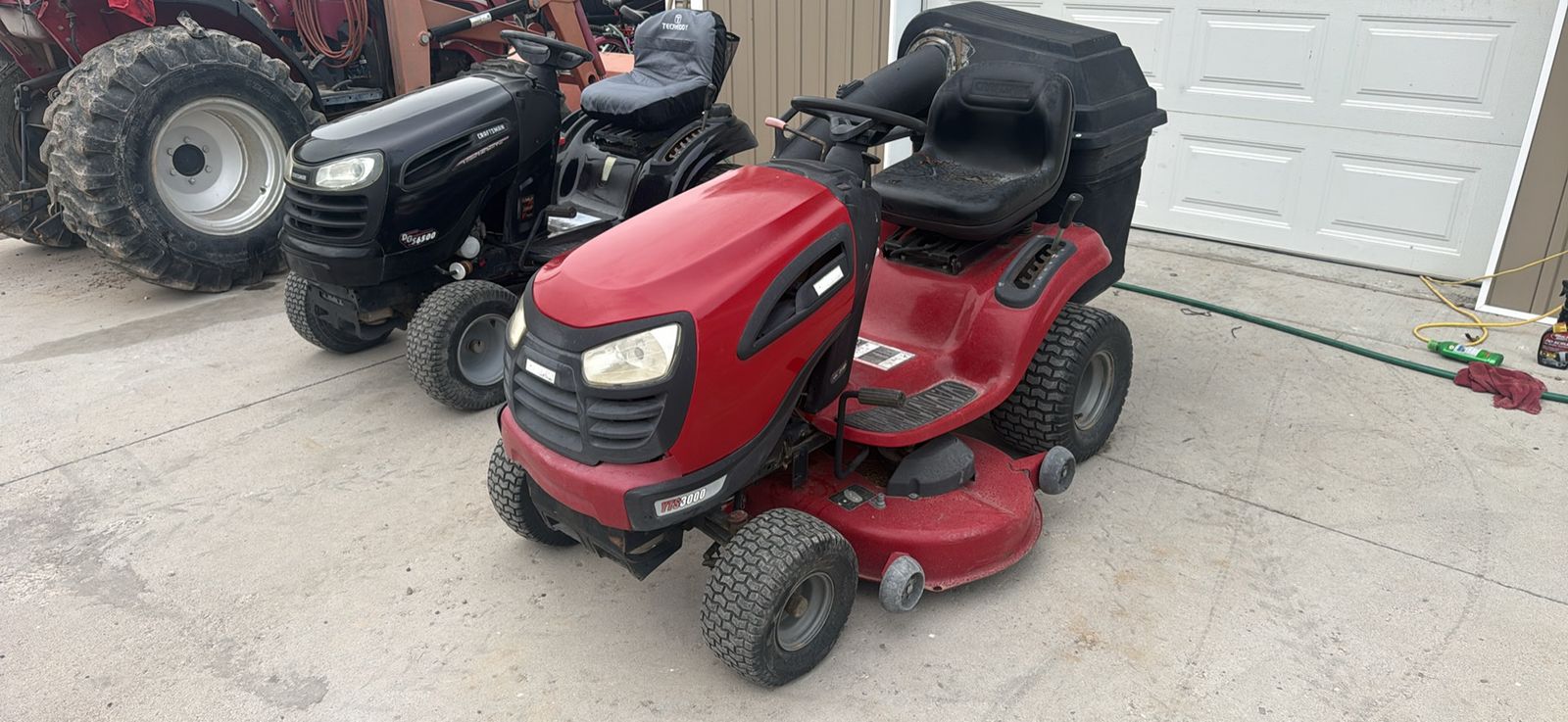 Craftsman YT3000 Red Riding Lawn Mower with Bagger Attachment 46” deck