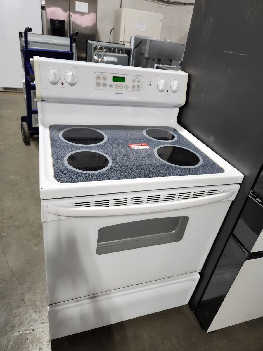 NICE WHITE HOTPOINT GLASS TOP RANGE! W-WARRANTY